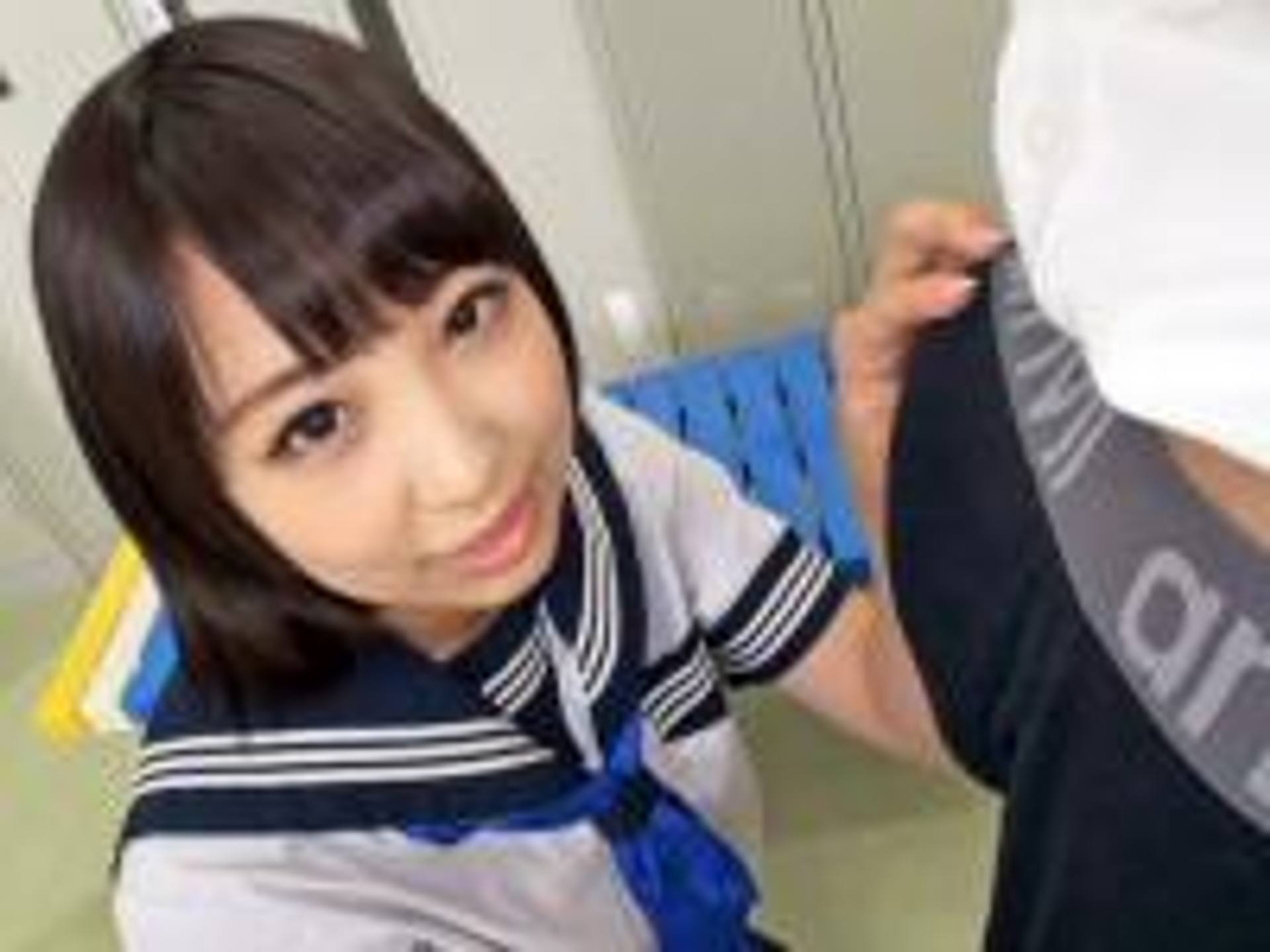 FC2-PPV-434924 好きな男を彼女から奪うためにガン見しながら手コキしてくる制服娘