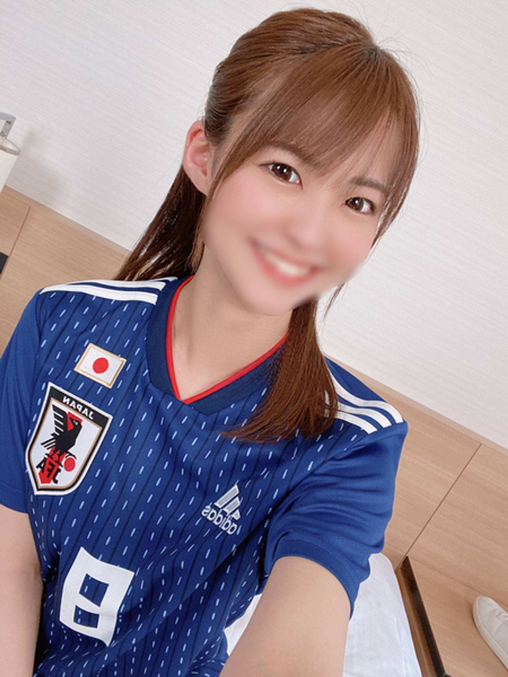 FC2-PPV-1870097 【健康的美人】フットサルサークル女子大生　19の激細ボディ震わせながら何度も中出し懇願！スポーツ女子の性欲ハンパないゴリゴリSEX　セフレから流出　個人撮影【ガチ】