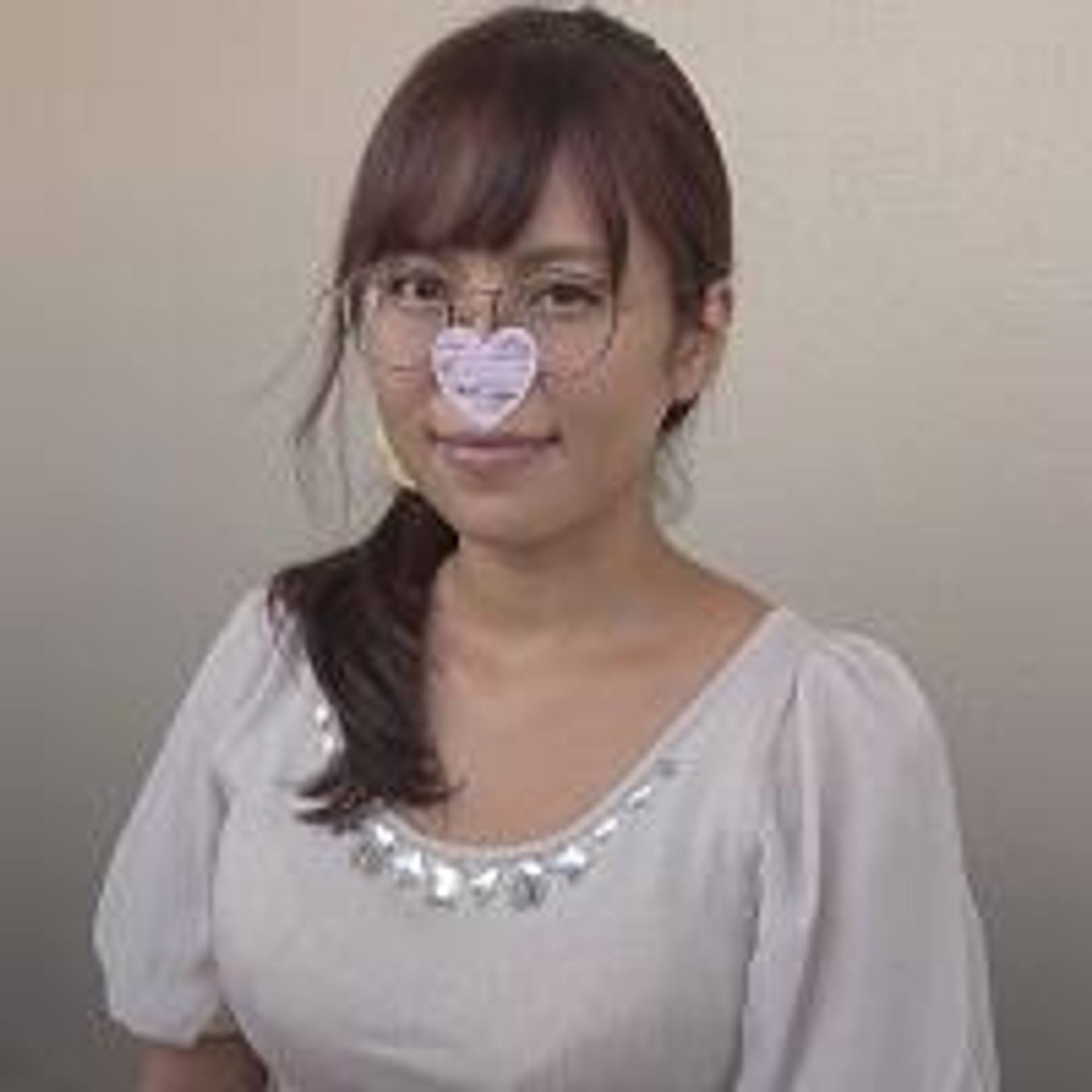 FC2-PPV-674294 【個人撮影】すみれ34歳　巨乳グラマラスな美人妻に生ハメ大量発射【敏感メガネ編】