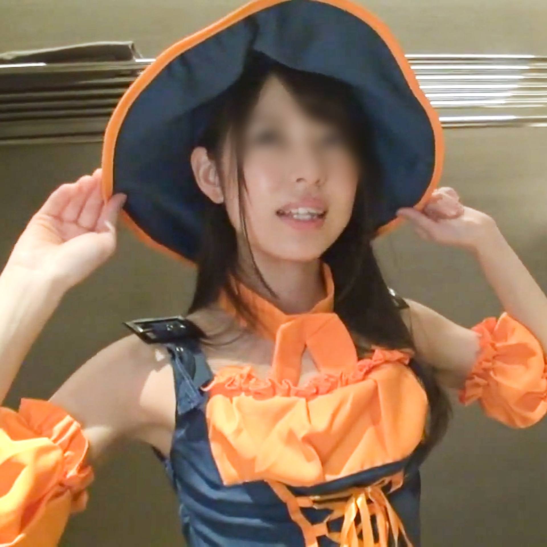 FC2-PPV-1584208 【美**】ハロウィンのコスプレ女子　スレンダー貧乳、敏感乳首　クビレ美尻の着衣SEX