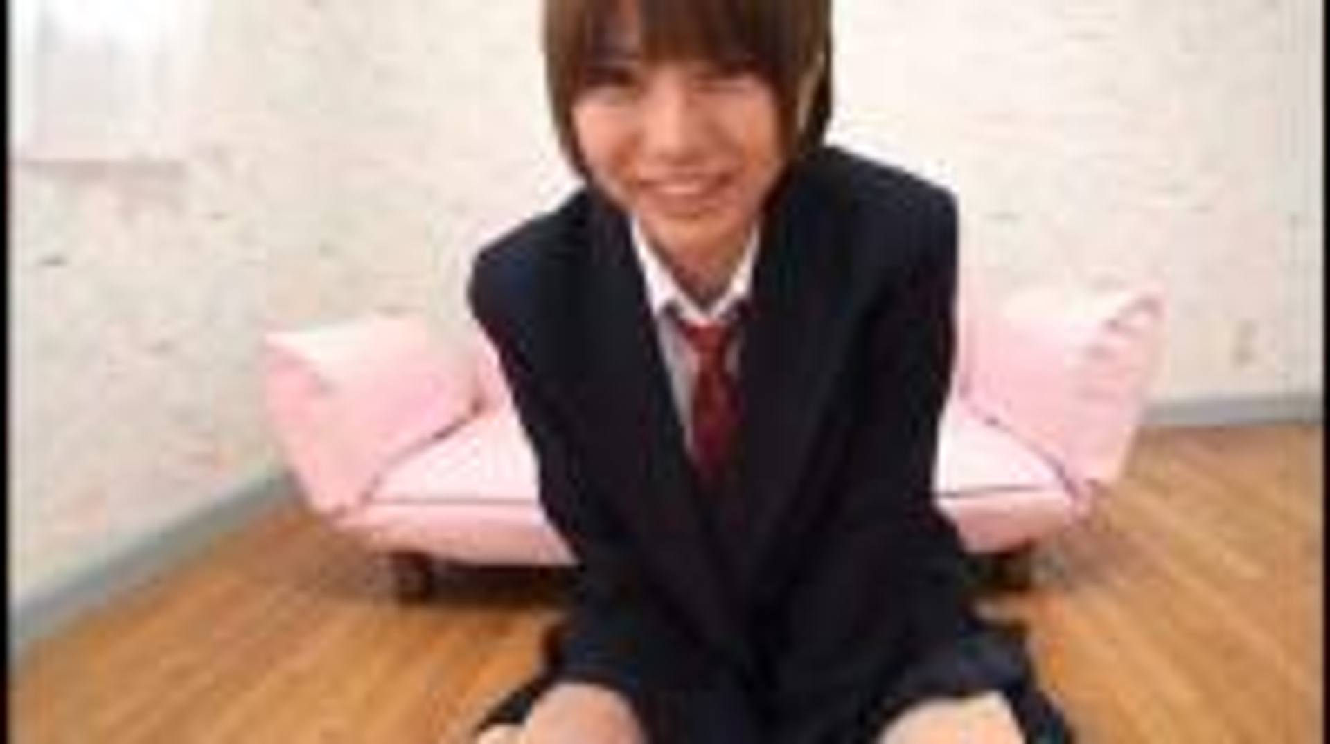 FC2-PPV-596718 あゆみちゃん制服**がビデオレターをＳＮＳに投稿。内容は、自己紹介、性事情。思春期の**