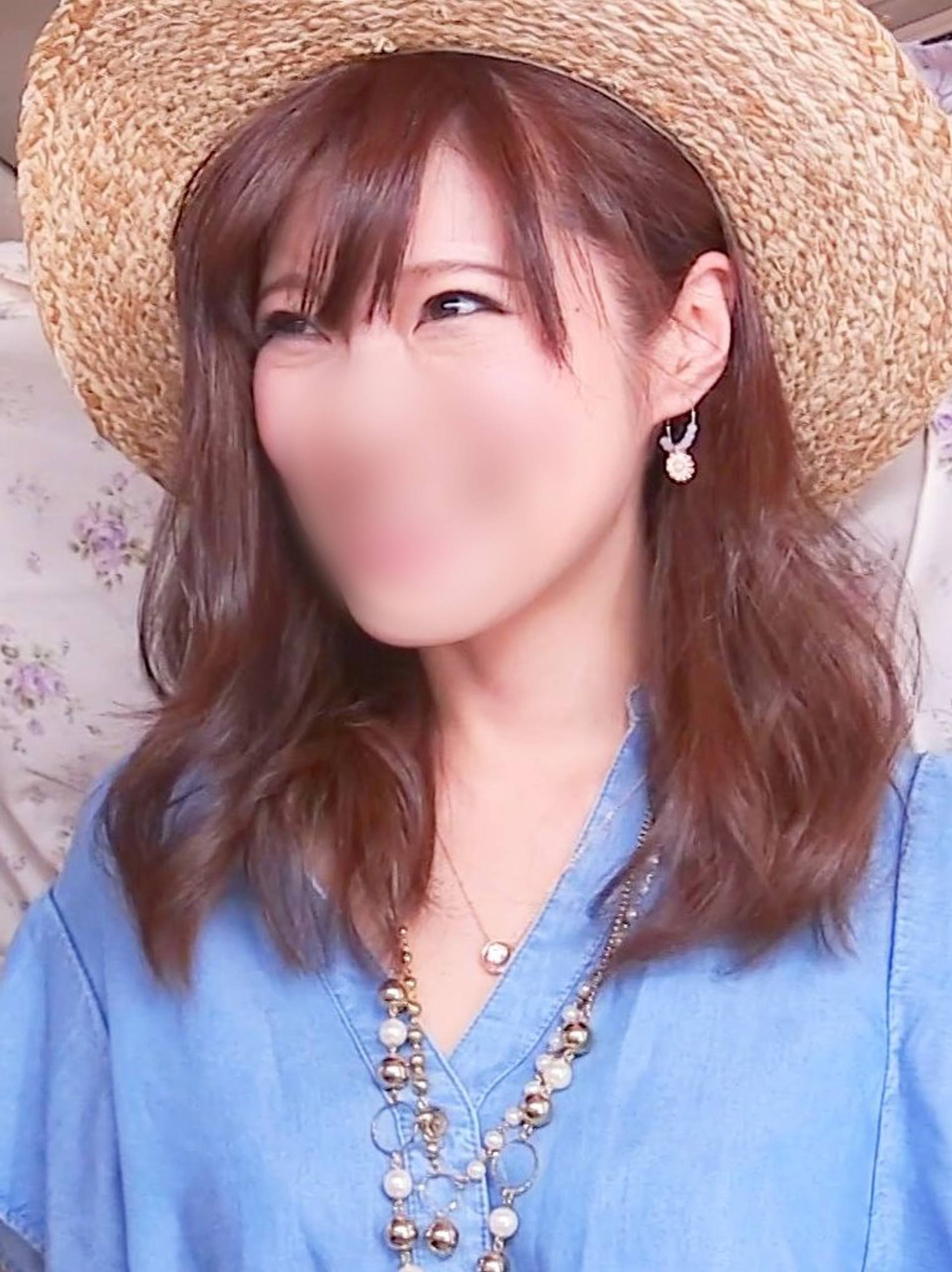 FC2-PPV-2842167 《人妻》ファッションセンスのある美人若妻♥初めて人前でオナニーして赤面絶頂♥