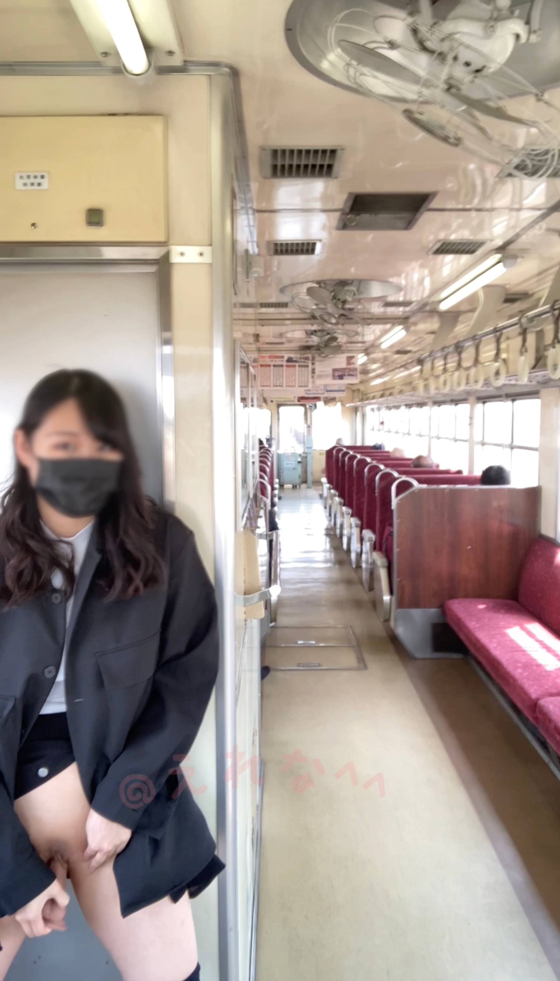 FC2-PPV-2921029 〈素人自撮り〉大学1年生！人が乗っている電車の中で、電車の後ろでディルドオナニーしちゃいました、、途中で前を向いてもディルドオナニーしちゃいました、、えれな史上最高の露出です、、