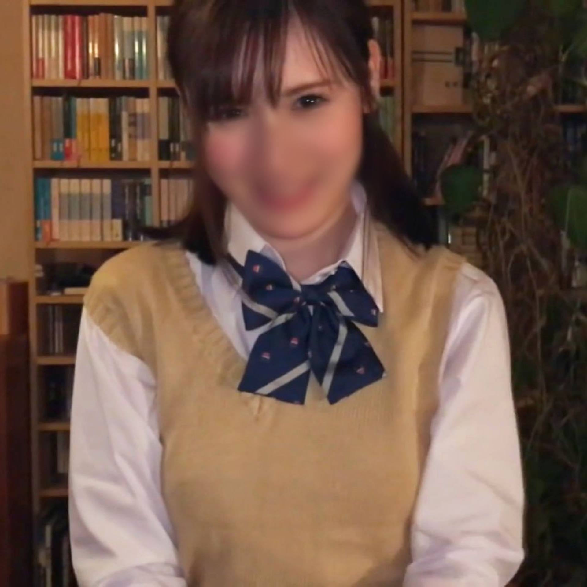 FC2-PPV-2772372 【J●】Eカップの女子●生(18歳)、制服姿で生ハメ自撮り。どっから見ても可愛い顔面に発射。