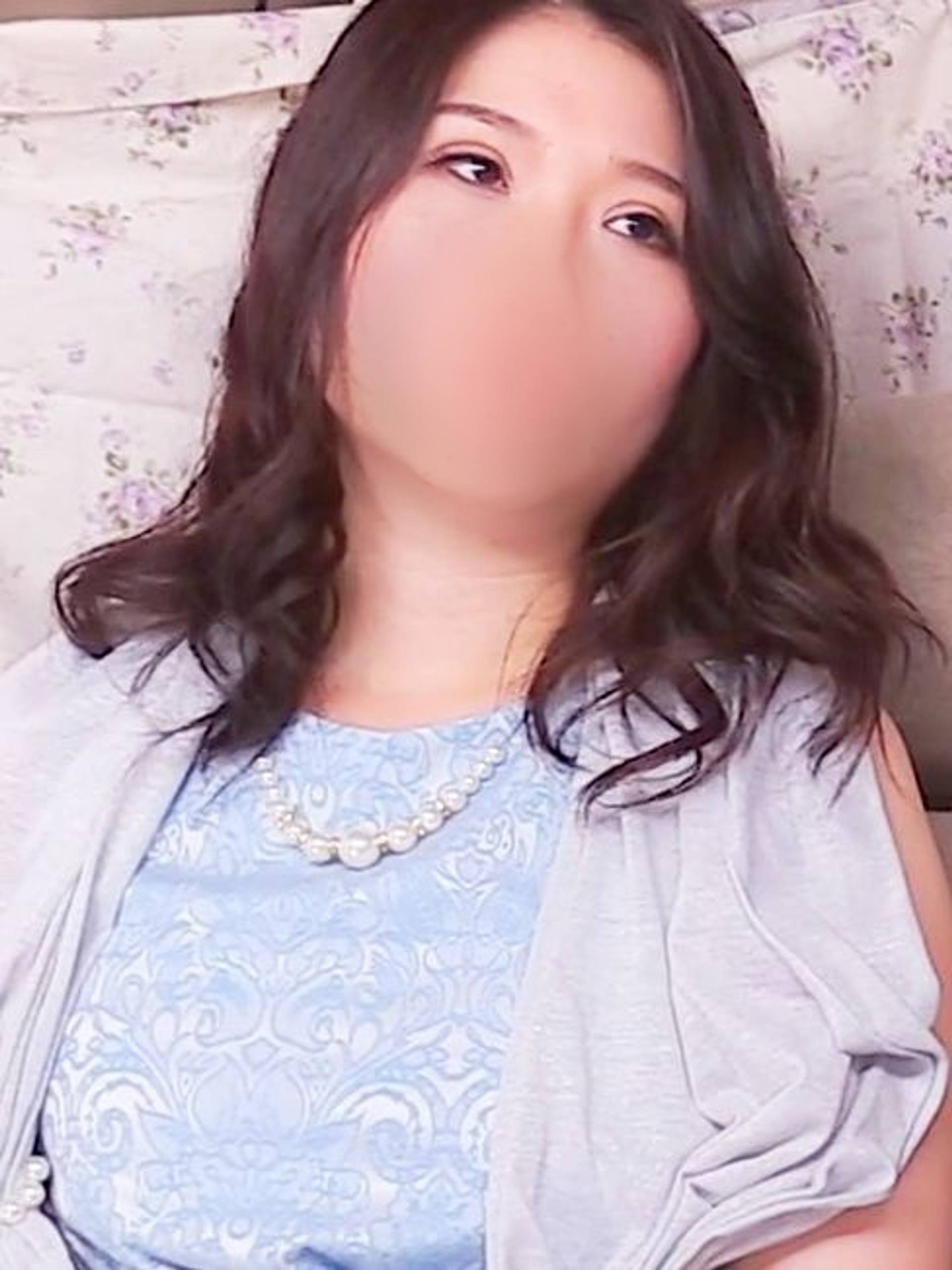 FC2-PPV-2669626 【素人】清楚系の巨乳美人妻♥セクシーなピンクおまんこは見られるだけで濡れちゃう♥