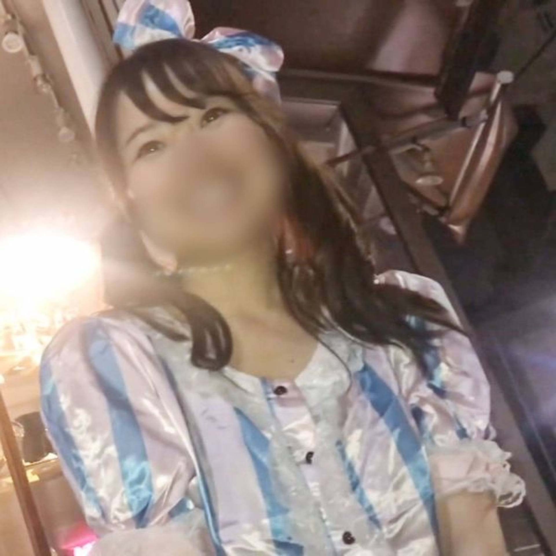 FC2-PPV-3051227 【素人】１９歳の地下アイドル「ちはるちゃん」ふりふりコスプレが超萌える…着衣のままパイパンマ●コを激ピスハメ撮りセックス。