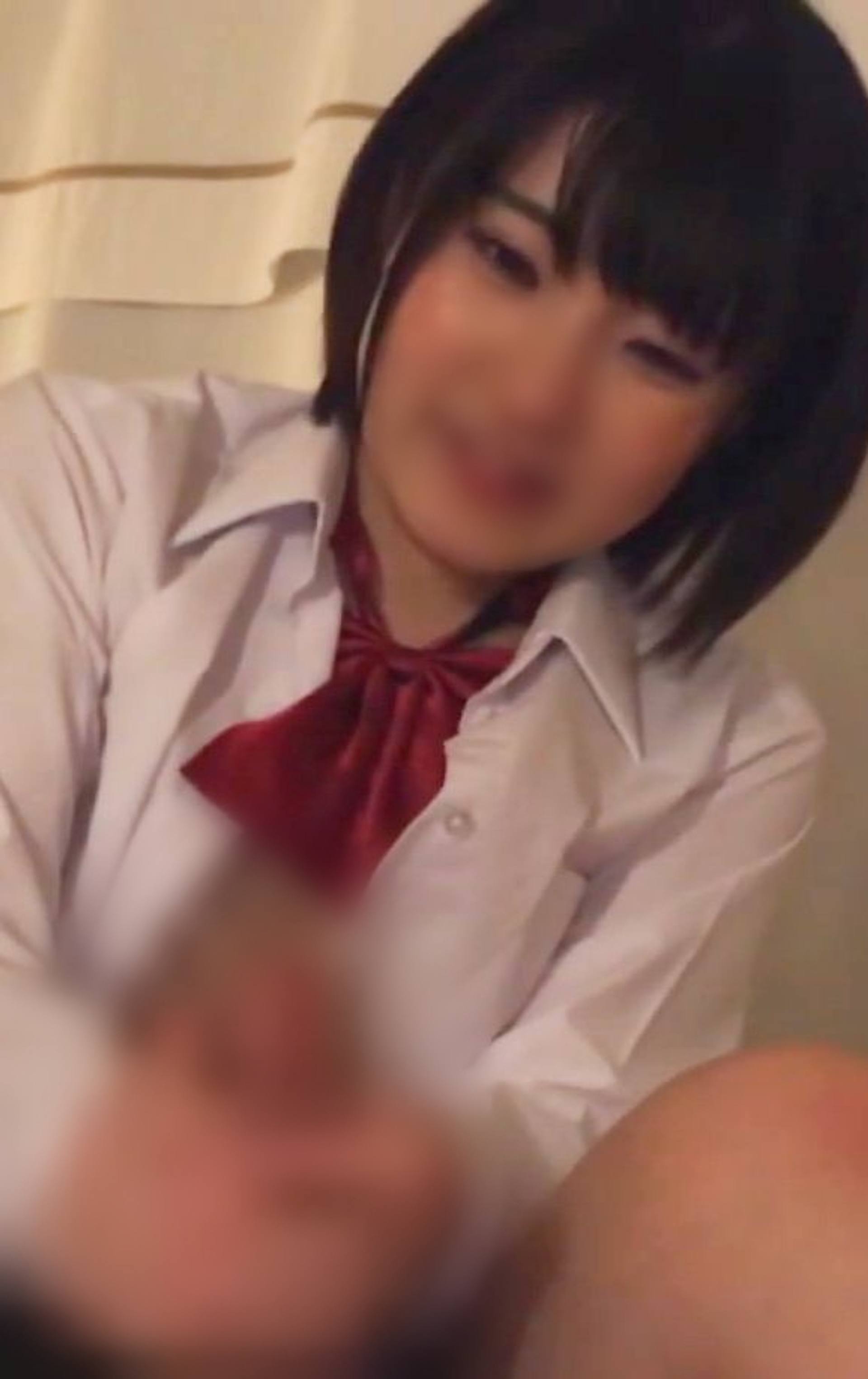 FC2-PPV-3084680 【個撮】某ヤバいサイトで温泉の隠撮動画が流出していた女の子です。 多くは語れないので動画でご判断ください。