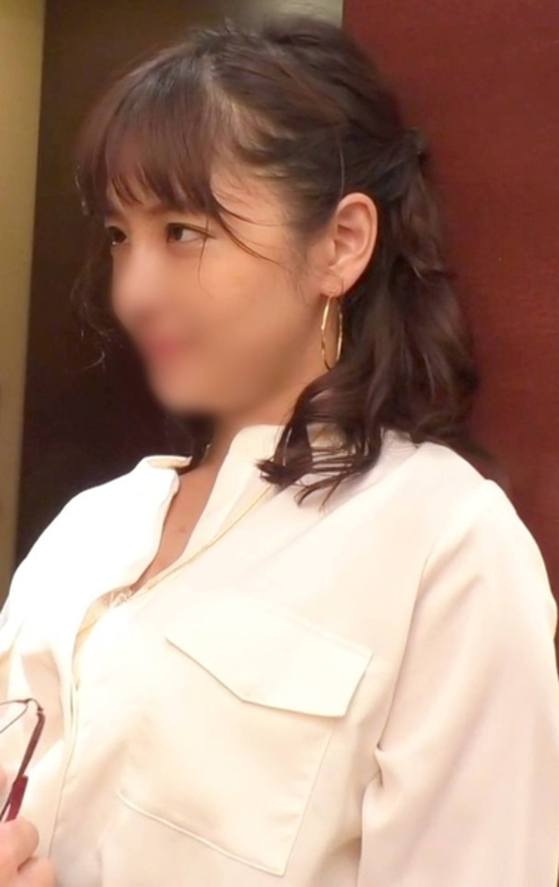 FC2-PPV-3167480 【個人撮影】細身で綺麗系の人妻さんとの不倫セックスを撮影しました。 生チンポで欲求不満おまんこを突きまくってドピュっと大量中出ししました！