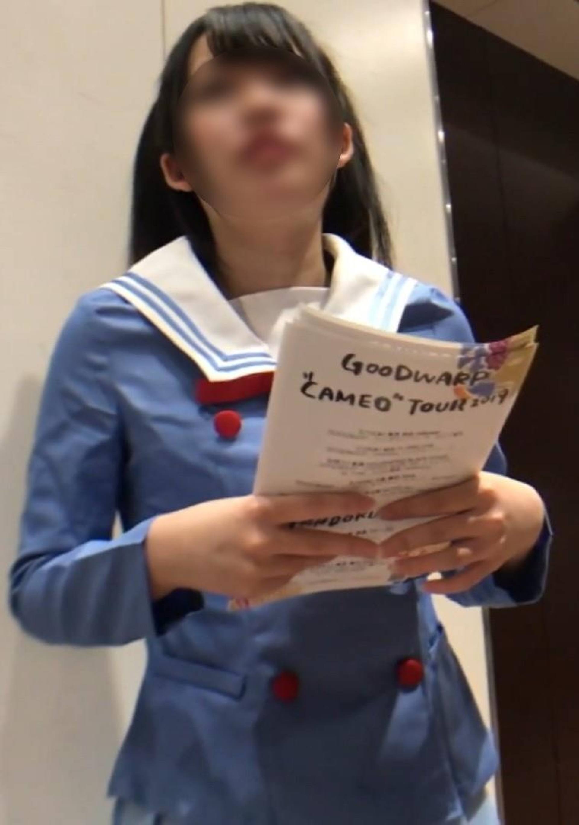 FC2-PPV-3351104 【素人】SNSで有名な10代コスプレイヤーと学生時代来ていた制服で撮影会中、無理やり挿入し、無許可で中出し